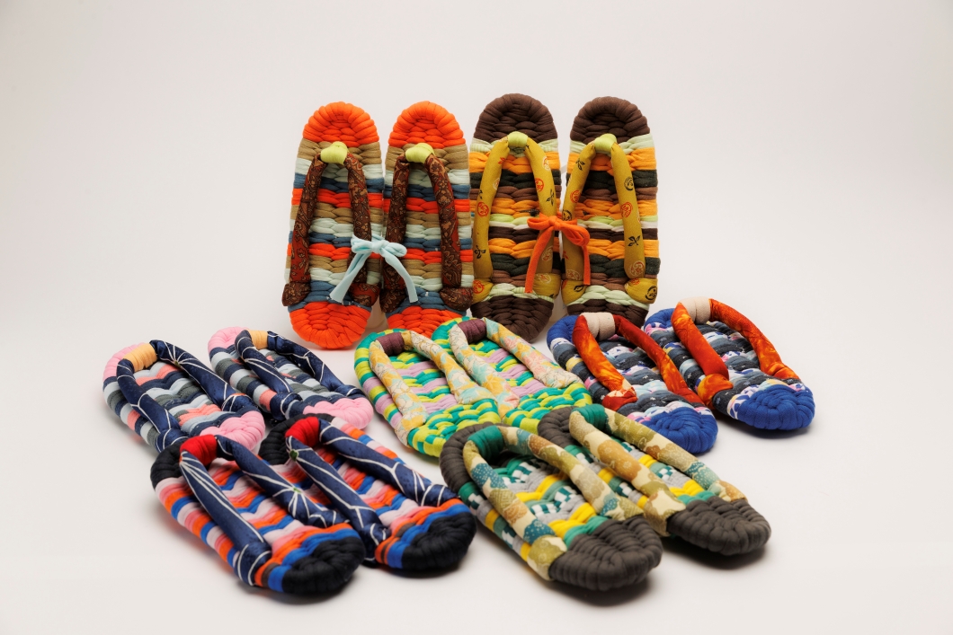 手作りカラフル布ぞうり ペアセット サイズ(L・L)　【布ぞうり スリッパ 敬老の日 贈り物 室内 洗える 手作り ペア 布ぞうり 福島 カラフル ギフト かわいい プレゼント 家族 友人 楢葉 福島 母の日 父の日 敬老の日 お祝い ギフト プレゼント 】 Lサイズ(24cm～25.5cm)　2セット