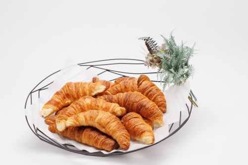 ＼リピーター多数！／バター香る クロワッサン　12個セット【クロワッサン バター 大きな 12個セット リピーター多数 香り 焼きたて パン 朝食 手作り お取り寄せ ギフト ベーカリー おすすめ 人気 プレゼント 冷凍 日持ち 人気 福島 母の日 父の日 敬老の日】