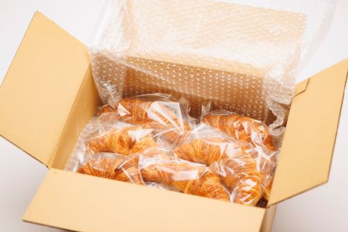 ＼リピーター多数！／バター香る クロワッサン　12個セット【クロワッサン バター 大きな 12個セット リピーター多数 香り 焼きたて パン 朝食 手作り お取り寄せ ギフト ベーカリー おすすめ 人気 プレゼント 冷凍 日持ち 人気 福島 母の日 父の日 敬老の日】