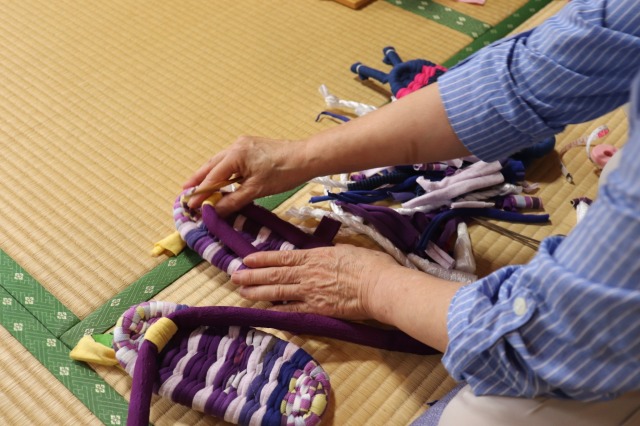 手作りカラフル布ぞうり Lサイズ(24cm～25.5cm)　【布ぞうり スリッパ 敬老の日 贈り物 室内 洗える 手作り ペア 布ぞうり 福島 カラフル ギフト かわいい プレゼント 家族 友人 楢葉 福島 母の日 父の日 敬老の日 お祝い ギフト プレゼント 】 Lサイズ(24cm～25.5cm)