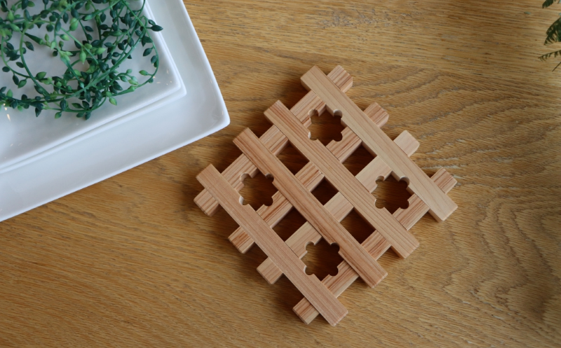 木製　ヒノキ　組み立て　コースター3個＆鍋敷きセット