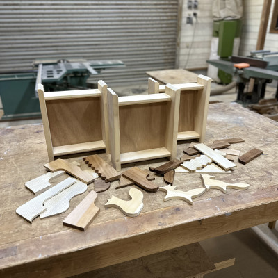 四匹の狐の物語を飾る-民話をモチーフにした飾り台作りワークショップ(1名様)【配送不可地域：離島・沖縄県】