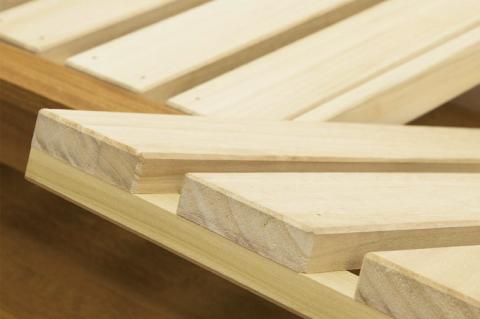 BV-56　【頑固おやじ】楠の木の優しい香りがするベッドフレーム　セミダブルサイズ