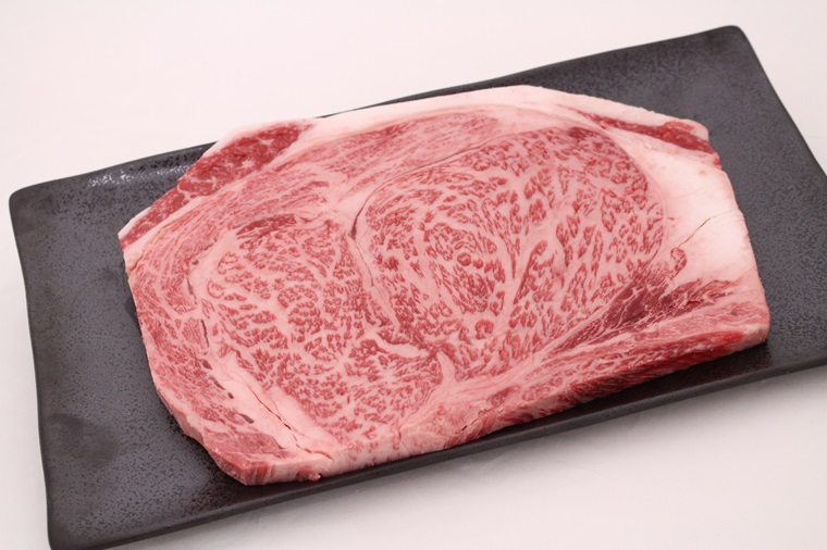 肉 常陸牛A5 リブロース 1ポンド ステーキ＜木箱入り＞ お祝い 内祝い 結婚 出産 お歳暮 プレゼント 誕生日 ギフト対応 【肉のイイジマ】 茨城県 水戸市 のし付き（DU-38）