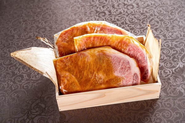 肉 特製みそ漬け 常陸牛 極上 サーロイン 3枚＜木箱入り＞ 黒毛和牛 お歳暮 プレゼント 誕生日 お礼 内祝い お祝い 結婚 出産 記念日 ギフト対応 【肉のイイジマ】 茨城県 水戸市（DU-65）