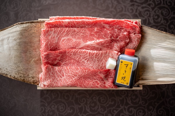 肉 常陸牛すきやき用霜降りもも540g＜木箱入り・特製タレ付き＞ お歳暮 ギフト プレゼント 誕生日 お祝い 内祝い 冷凍 内祝い お祝い 結婚 出産【肉のイイジマ】茨城県（DU-69）