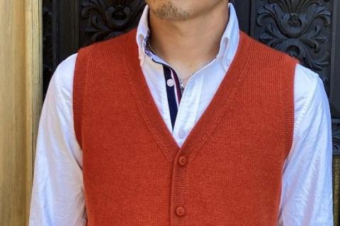 【アルパカ専門店　T'IKA】メンズベストVネック　れんがオレンジ　(アルパカ100％) 【アパレル 洋服 おしゃれ ベスト プレゼント 毛糸 大きめ サイズ 水戸市 橙色】(AL-5)