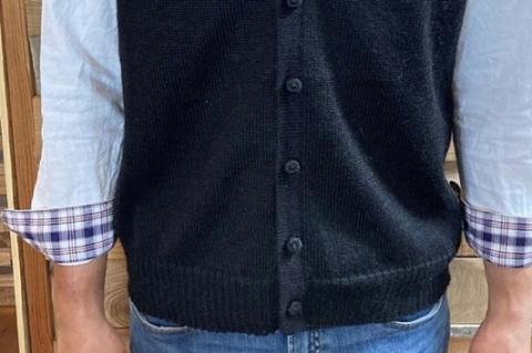 【アルパカ専門店　T'IKA】メンズベストVネック　黒　(アルパカ100％) 【アパレル 洋服 おしゃれ ベスト プレゼント 毛糸 大きめ サイズ 水戸市 ブラック】(AL-6)