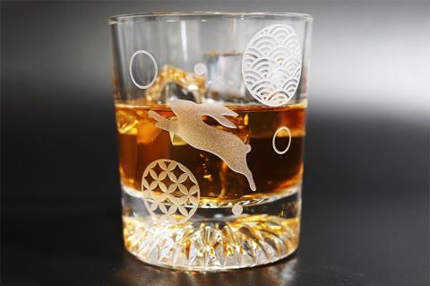 和柄　ウサギ　ロックグラス【和柄 ウサギ ロックグラス グラス コップ ガラス 彫刻 プレゼント ギフト 就職祝い 誕生日 父の日 母の日 結婚祝い 新築祝い和風 耐熱】（HW-4）