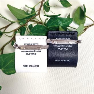 Wash Tag タグミニブローチ ブラック【ミニブローチ ブローチ 本革 数量限定 手作り 革製品 アクセサリー 水戸市 茨城県】（AF-5）