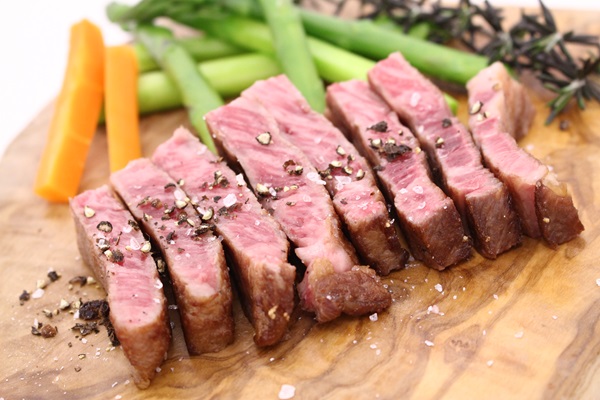 肉 常陸牛A5 リブロース 1ポンド ステーキ＜木箱入り＞ お祝い 内祝い 結婚 出産 お歳暮 プレゼント 誕生日 ギフト対応 【肉のイイジマ】 茨城県 水戸市 のし付き（DU-38）