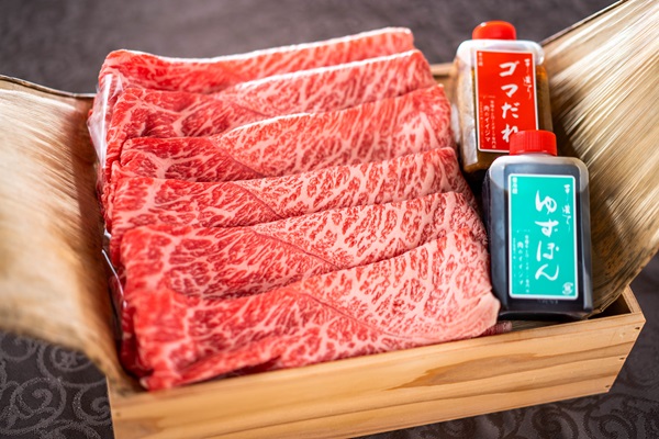 肉 常陸牛 しゃぶしゃぶ 霜降りもも 400g＜木箱入り・特製タレ付き＞ A5 A4等級 お歳暮 プレゼント 誕生日 お礼 内祝い 出産 結婚 記念日 ギフト対応 【肉のイイジマ】茨城県 水戸市（DU-64）