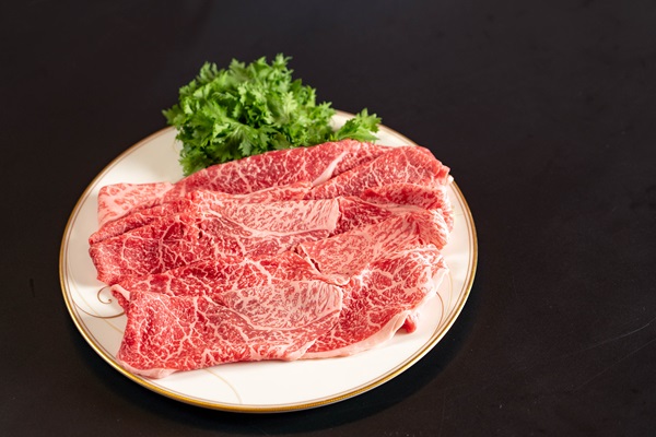肉 常陸牛すきやき用霜降りもも540g＜木箱入り・特製タレ付き＞ お歳暮 ギフト プレゼント 誕生日 お祝い 内祝い 冷凍 内祝い お祝い 結婚 出産【肉のイイジマ】茨城県（DU-69）