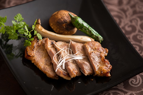 【定期便／全3回】 食べ物 肉 常陸牛極上サーロイン 茨城豚ロース 常陸牛ハンバーグ イイジマ特製みそ漬けセット 合計2kg 木箱入り・焼き方レシピ付き 63000円 冷凍 焼くだけでレストランの味 水戸市 茨城県 （DU-71）