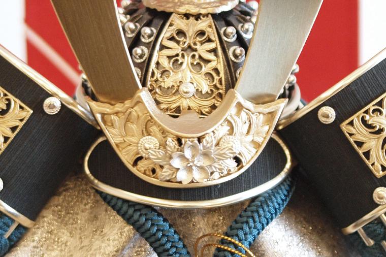 【数量限定】【人形の祐月】水戸黒『水戸黒之兜 金』【兜 節句 水戸黒染め お祝い 水戸市 水戸 茨城県】（LG-2）