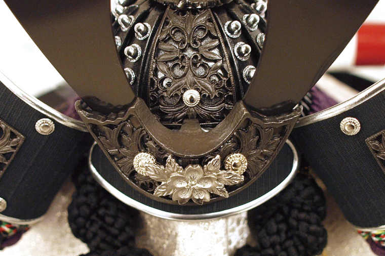 【数量限定】【人形の祐月】水戸黒『水戸黒之兜 黒』【兜 節句 水戸黒染め お祝い 水戸市 水戸 茨城県】（LG-3）