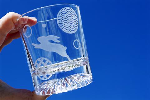 和柄　ウサギ　ロックグラス【和柄 ウサギ ロックグラス グラス コップ ガラス 彫刻 プレゼント ギフト 就職祝い 誕生日 父の日 母の日 結婚祝い 新築祝い和風 耐熱】（HW-4）