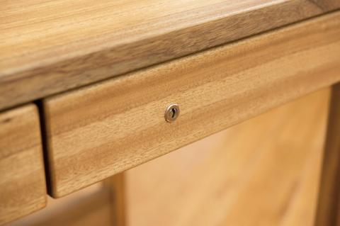 BV-50　【頑固おやじ】一生の宝物。楠の木の優しい香りがする学習机