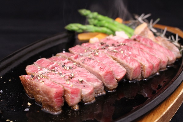 肉 常陸牛A5 リブロース 1ポンド ステーキ＜木箱入り＞ お祝い 内祝い 結婚 出産 お歳暮 プレゼント 誕生日 ギフト対応 【肉のイイジマ】 茨城県 水戸市 のし付き（DU-38）