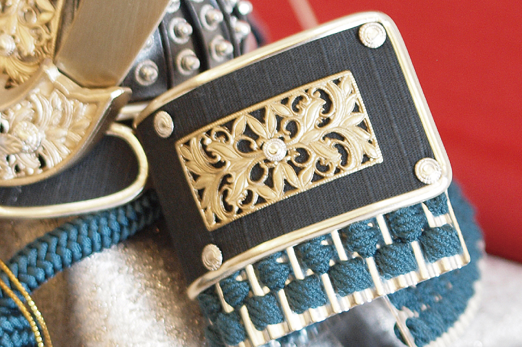 【数量限定】【人形の祐月】水戸黒『水戸黒之兜 金』【兜 節句 水戸黒染め お祝い 水戸市 水戸 茨城県】（LG-2）