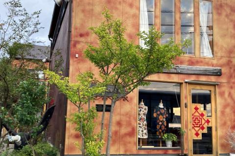 【アルパカ専門店　T'IKA】メンズベストVネック　れんがオレンジ　(アルパカ100％) 【アパレル 洋服 おしゃれ ベスト プレゼント 毛糸 大きめ サイズ 水戸市 橙色】(AL-5)