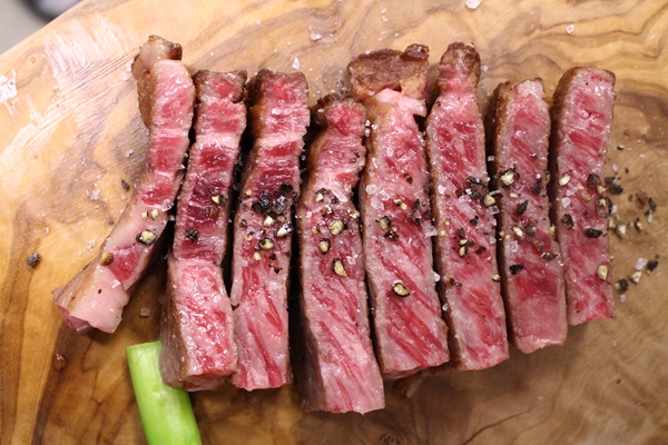 肉 常陸牛A5 リブロース 1ポンド ステーキ＜木箱入り＞ お祝い 内祝い 結婚 出産 お歳暮 プレゼント 誕生日 ギフト対応 【肉のイイジマ】 茨城県 水戸市 のし付き（DU-38）