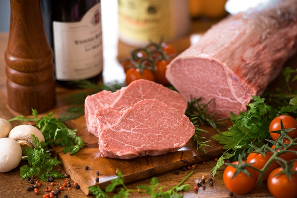 肉 常陸牛A5 サーロイン＆フィレミニヨン ステーキセット 計2枚＜木箱入り・特製タレ／マスタード付き＞ お歳暮 ヒレ肉 黒毛和牛 ギフト対応 茨城県 水戸市（DU-40）