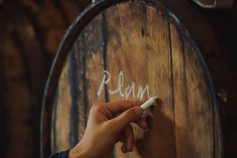 【数量限定】百年梅酒の樽で熟成した「ウイスキー」とウイスキー樽で熟成した「百年梅酒」各１本セット！ 「TAKAZO PURE MALT WHISKY REBORN PLUM WINE CASK FINISH」1本 「百年梅酒　ウイスキー樽熟成」1本（DW-22）