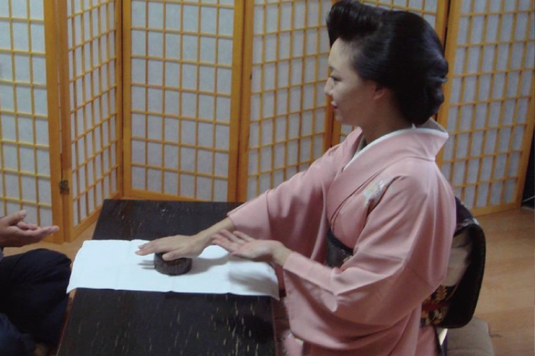 水戸市の無形文化財に認定された「水戸の座敷舞」を体験できる「伝統芸能文化会」参加権 1名分（NN-1）