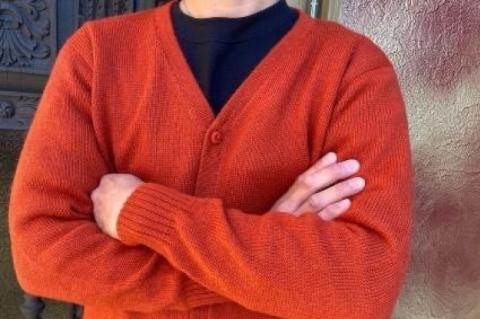 【アルパカ専門店　T'IKA】メンズカーディガンVネック　れんがオレンジ　(アルパカ100％) 【アパレル 洋服 おしゃれ 羽織 プレゼント 毛糸 大きめ サイズ 水戸市 橙色】(AL-3)