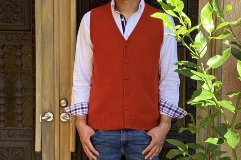 【アルパカ専門店　T'IKA】メンズベストVネック　れんがオレンジ　(アルパカ100％) 【アパレル 洋服 おしゃれ ベスト プレゼント 毛糸 大きめ サイズ 水戸市 橙色】(AL-5)