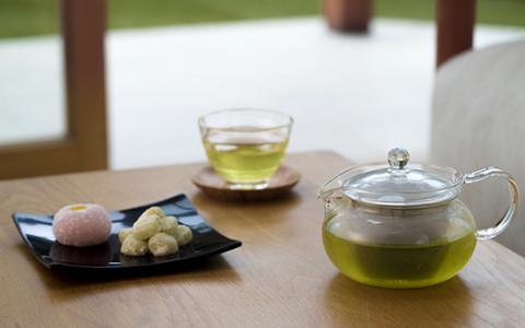 HARIO 茶茶急須 丸 450ml［CHJMN-45T］｜ハリオ 耐熱 ガラス 食器 器 キッチン 日用品 キッチン用品 日本製 おしゃれ かわいい 急須 茶々急須 お茶 中国茶 紅茶 ハーブティー 電子レンジ可_BE82