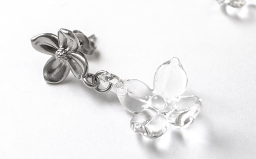 HARIO ピアス ハナタバ HANS-HT-P-TI｜耐熱 ガラス アクセサリー ハリオ 職人 繊細 フォーマル カジュアル きれいめ おしゃれ 20代 30代 40代 贈答 プレゼント ギフト 贈り物 お祝 ご褒美 記念品 _FU24 ※離島への配送不可