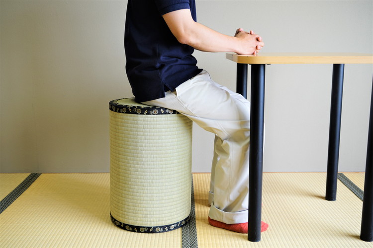 古河市のたたみ職人が作る畳椅子 高さ50cm｜いす イス 畳 職人 畳店 手軽 腰掛 腰かけ 便利 タタミ 和雑貨 インテリア 日用品 モダン 和風 簡単 軽い 座布団 快適 イグサ 井草 父の日 敬老の日 贈答 贈り物 プレゼント ギフト 茨城県 古河市 _EA07