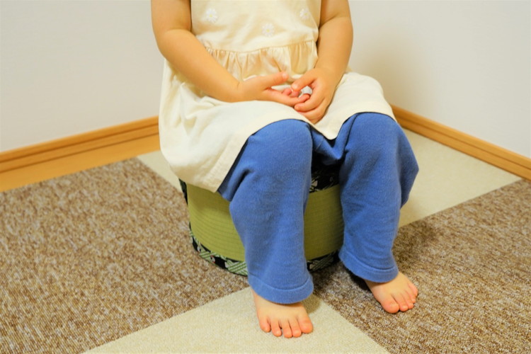 古河市のたたみ職人が作る畳椅子（麻の葉模様（ピンク）・子供用） 高さ15cm｜ いす 子ども用 こども用 イス 畳 職人 畳店 手軽 腰掛 腰かけ 便利 タタミ 和雑貨 インテリア 日用品 モダン 持ち運びしやすい 和風 簡単 軽い 座布団 快適 イグサ 井草 父の日 敬老の日 贈答 贈り物 プレゼント ギフト 茨城県 古河市 _EA09