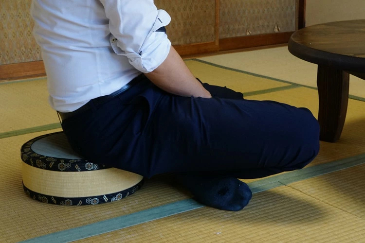 【2個セット】古河市のたたみ職人が作る畳椅子 高さ10cm ｜ 古河市 畳 職人 畳店 いす イス 手軽 腰掛 腰かけ 便利 タタミ 和雑貨 インテリア 日用品 _EA11