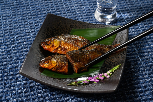 遊水地 鮒甘露煮 (305g)・子持ち鮎 (4尾) の甘露煮詰合せ ～味一筋真心こめて～ | 鮒の甘露煮 鮒 フナ ふな 鮎の甘露煮 鮎 アユ あゆ 甘い 甘露煮 かんろに カンロニ ご飯のお供 贈答 ギフト 茨城県 古河市 百年フード _BC12