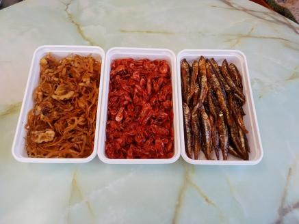 古河名物　鮒甘露煮・特撰佃煮3種類セット ※沖縄・離島への配送不可 | 鮒の甘露煮 鮒 ふな フナ 甘露煮 かんろ煮 佃煮 ご飯のお供 おかず つまみ 惣菜 魚 肴 国産 人気 おすすめ 詰合せ 詰め合わせ アソート セット 取り寄せ お取り寄せ グルメ 惣菜 おせち 御節 お節 名物 お土産 ギフト 贈答 贈り物 プレゼント 父の日 お中元 お歳暮 御歳暮 古河ブランド認証品 百年フード 茨城県 古河市 直送 店舗直送 送料無料 _AZ01