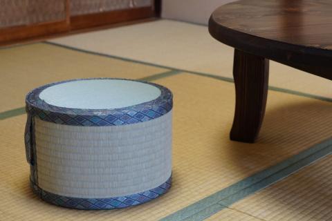 畳職人が作る畳椅子 高さ20cm ※着日指定不可 | いす イス 畳 職人 畳店 手軽 腰掛 腰かけ 便利 タタミ 和雑貨 インテリア 日用品 モダン 和風 簡単 軽い 座布団 快適 イグサ 井草 父の日 敬老の日 贈答 贈り物 プレゼント ギフト 茨城県 古河市 _EA01