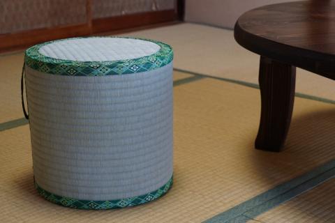 畳職人が作る畳椅子 高さ30cm 古河市 ※着日指定不可 | いす イス 畳 職人 畳店 手軽 腰掛 腰かけ 便利 タタミ 和雑貨 インテリア 日用品 モダン 和風 簡単 軽い 座布団 快適 イグサ 井草 父の日 敬老の日 贈答 贈り物 プレゼント ギフト 茨城県 古河市 _EA02