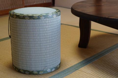 畳職人が作る畳椅子 高さ35cm ※着日指定不可 | いす イス 畳 職人 畳店 手軽 腰掛 腰かけ 便利 タタミ 和雑貨 インテリア 日用品 モダン 和風 簡単 軽い 座布団 快適 イグサ 井草 父の日 敬老の日 贈答 贈り物 プレゼント ギフト 茨城県 古河市 _EA03