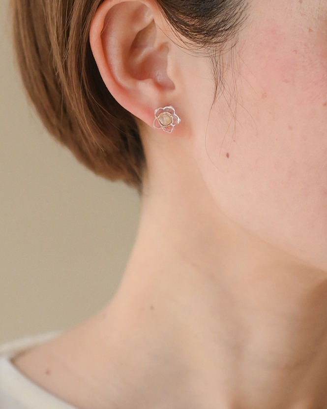 HARIO ピアス リトルフラワー［HAP-F-005］ ※離島への配送不可｜耐熱 ガラス アクセサリー ハリオ ランプワークファクトリー 職人 繊細 フォーマル カジュアル きれいめ おしゃれ 20代 30代 40代_FM03