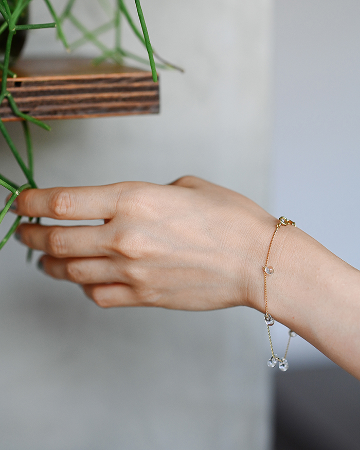 HARIO ブレスレット リトルティアーズ［HAW-LT-B］ ※離島への配送不可｜耐熱 ガラス アクセサリー バングル ハリオ ランプワークファクトリー 職人 繊細 フォーマル カジュアル きれいめ おしゃれ 20代 30代 40代_FM29