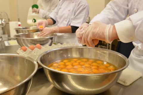 おみたまプリン 茨城の焼き芋4個入【茨城県共通返礼品／小美玉市】 ※着日指定不可 ※離島への配送不可 | プリン 焼き芋 菓子 お菓子 冷凍 おやつ スイーツ 取り寄せ お取り寄せ 贅沢 ご家庭用 手土産 ギフト 贈答 贈り物 お中元 お歳暮 プレゼント 茨城県 古河市 送料無料 _FB01