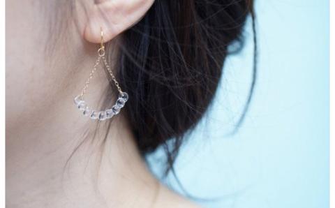 HARIO ピアス「アール」シリーズ［HAW-R-002］｜耐熱 ガラス アクセサリー ハリオ ランプワークファクトリー 職人 繊細 フォーマル カジュアル きれいめ おしゃれ 20代 30代 40代 _BD15