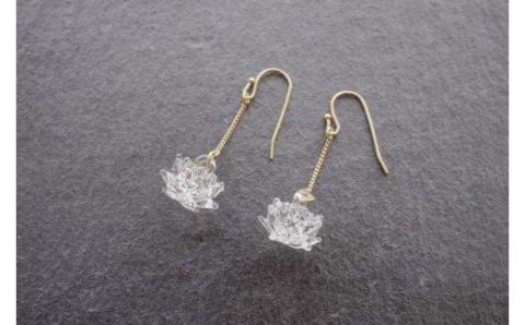 HARIO ピアス「シロツメクサ」シリーズ［HAP-C-004］｜耐熱 ガラス アクセサリー ハリオ ランプワークファクトリー 職人 繊細 フォーマル カジュアル きれいめ おしゃれ 20代 30代 40代 _BD87