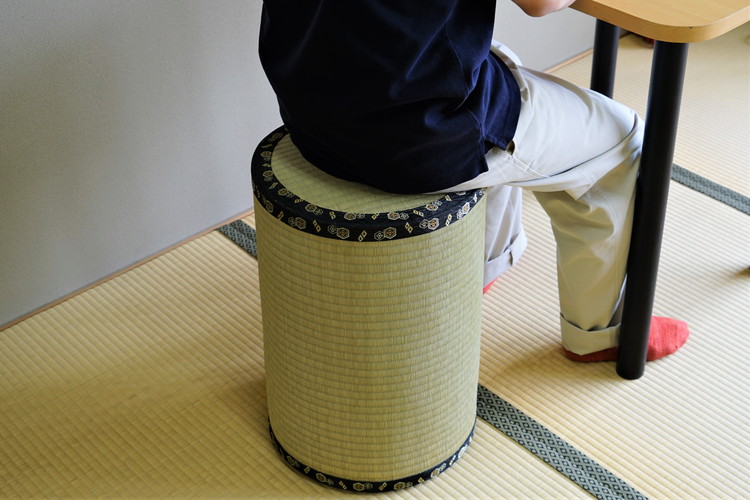 古河市のたたみ職人が作る畳椅子 高さ50cm｜いす イス 畳 職人 畳店 手軽 腰掛 腰かけ 便利 タタミ 和雑貨 インテリア 日用品 モダン 和風 簡単 軽い 座布団 快適 イグサ 井草 父の日 敬老の日 贈答 贈り物 プレゼント ギフト 茨城県 古河市 _EA07