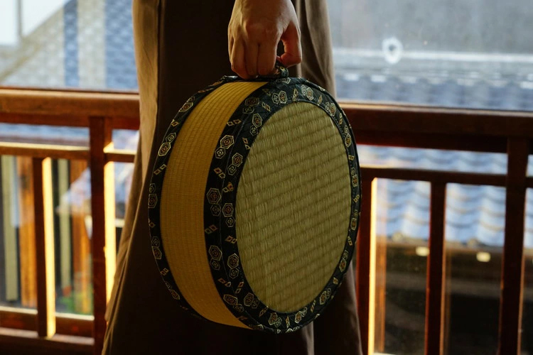 【2個セット】古河市のたたみ職人が作る畳椅子 高さ10cm ｜ 古河市 畳 職人 畳店 いす イス 手軽 腰掛 腰かけ 便利 タタミ 和雑貨 インテリア 日用品 _EA11