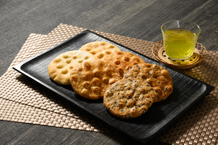 炭火手焼きせんべい組み合わせ（しょうゆ・しお味・ごま）各5枚入り | 煎餅 和菓子 せんべい センベイ 醤油 しょうゆ ゴマ 塩 しお 菓子 おやつ お茶請け 手焼き 手作り 詰合せ 詰め合わせセット 食べ比べ 工場直送 老舗 茨城県 古河市_DU06