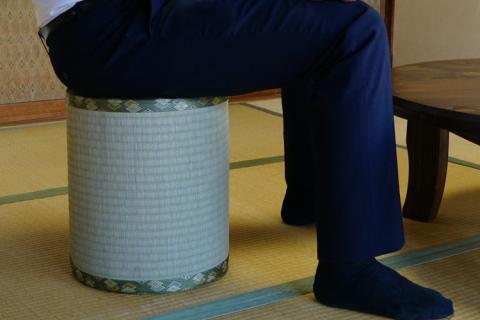 畳職人が作る畳椅子 高さ35cm ※着日指定不可 | いす イス 畳 職人 畳店 手軽 腰掛 腰かけ 便利 タタミ 和雑貨 インテリア 日用品 モダン 和風 簡単 軽い 座布団 快適 イグサ 井草 父の日 敬老の日 贈答 贈り物 プレゼント ギフト 茨城県 古河市 _EA03